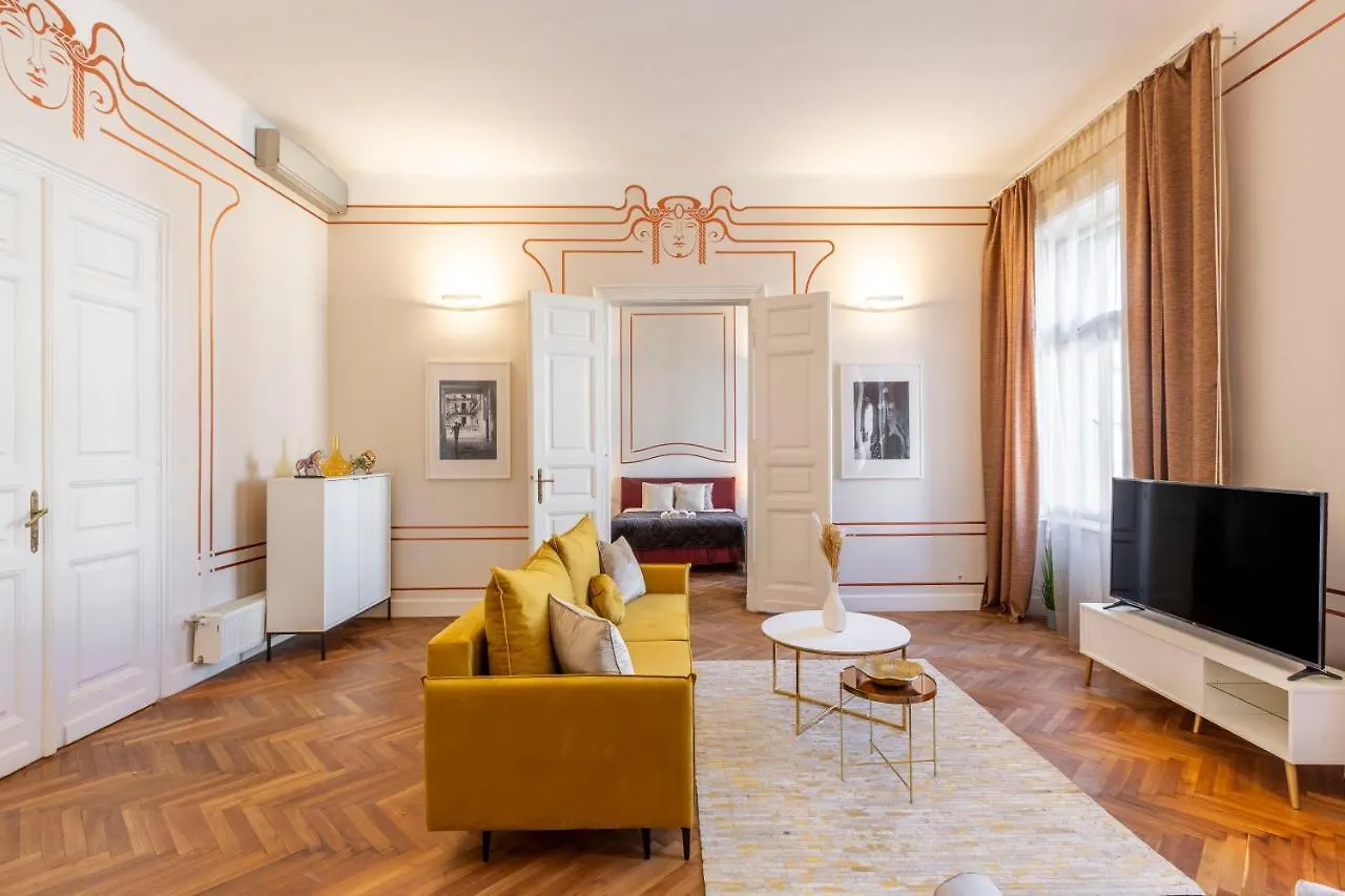 Exclusive & Stylish Central Apartment In The Heart Of Budapesta 0*,  Ungaria