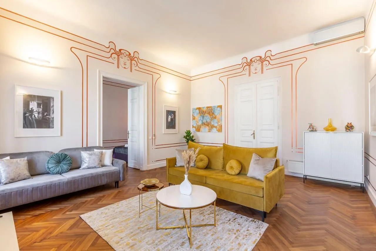 Exclusive & Stylish Central Apartment In The Heart Of Budapesta 0*,  Ungaria