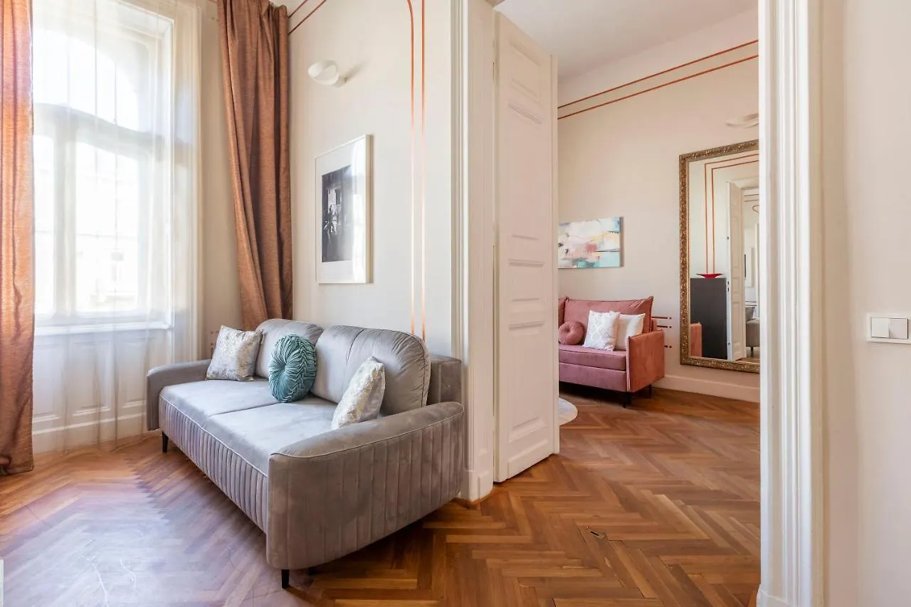 Exclusive & Stylish Central Apartment In The Heart Of Budapesta Ungaria