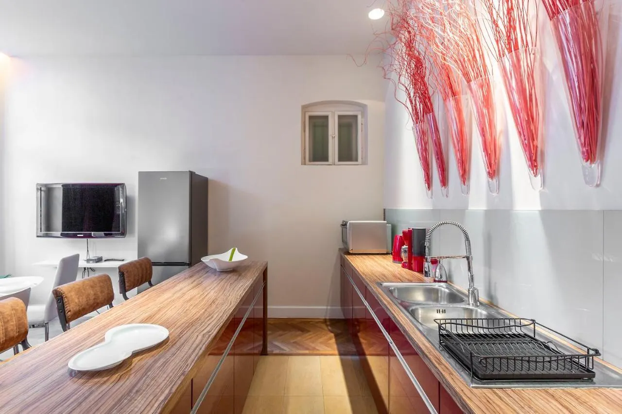Exclusive & Stylish Central Apartment In The Heart Of Budapesta