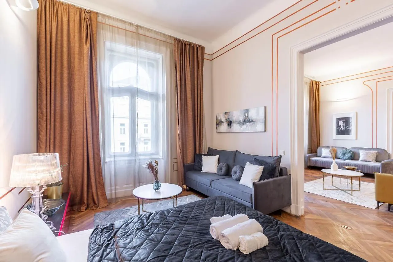 Exclusive & Stylish Central Apartment In The Heart Of Budapesta