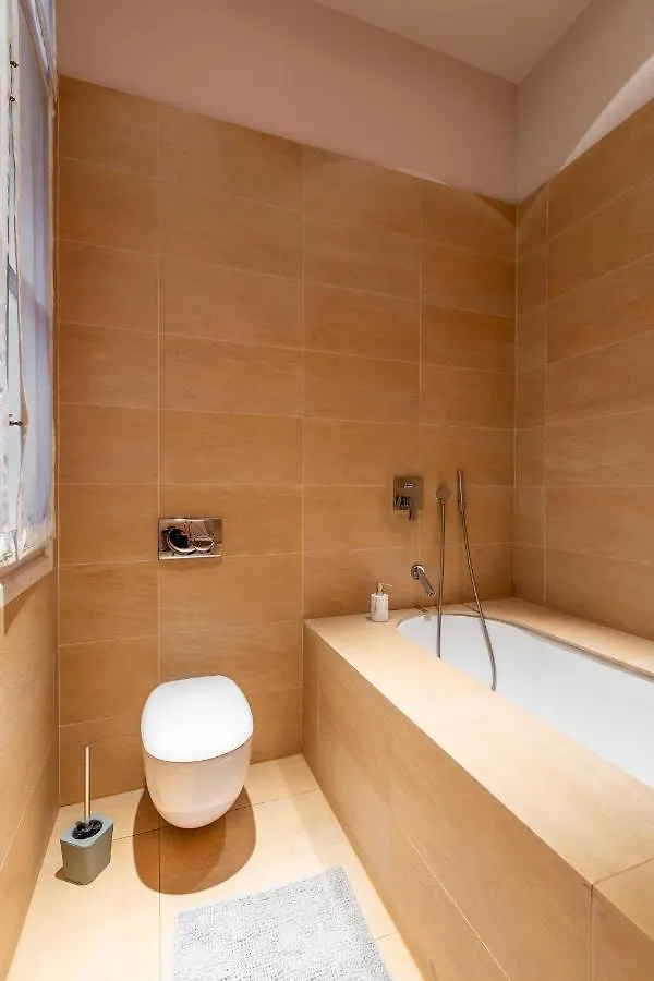 Exclusive & Stylish Central Apartment In The Heart Of Budapesta