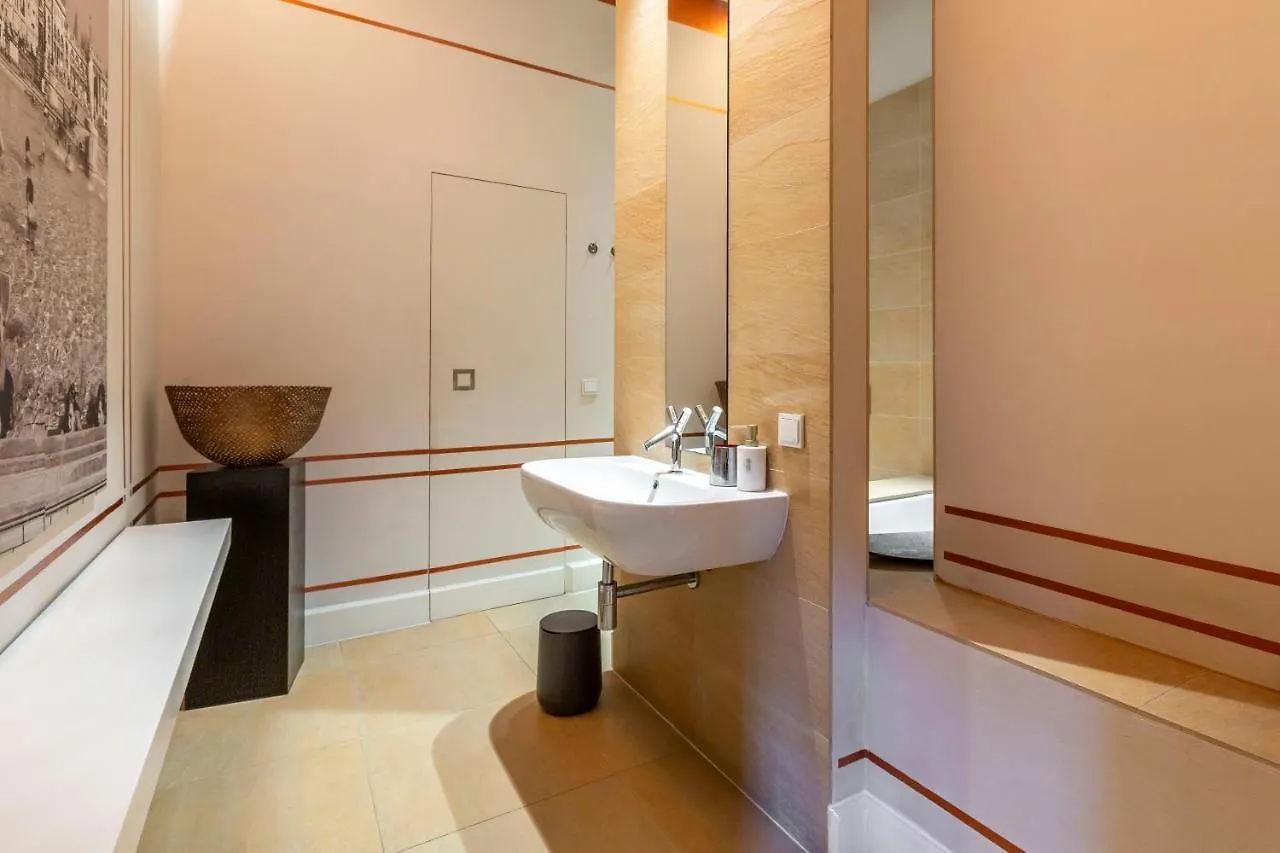 Exclusive & Stylish Central Apartment In The Heart Of Budapesta