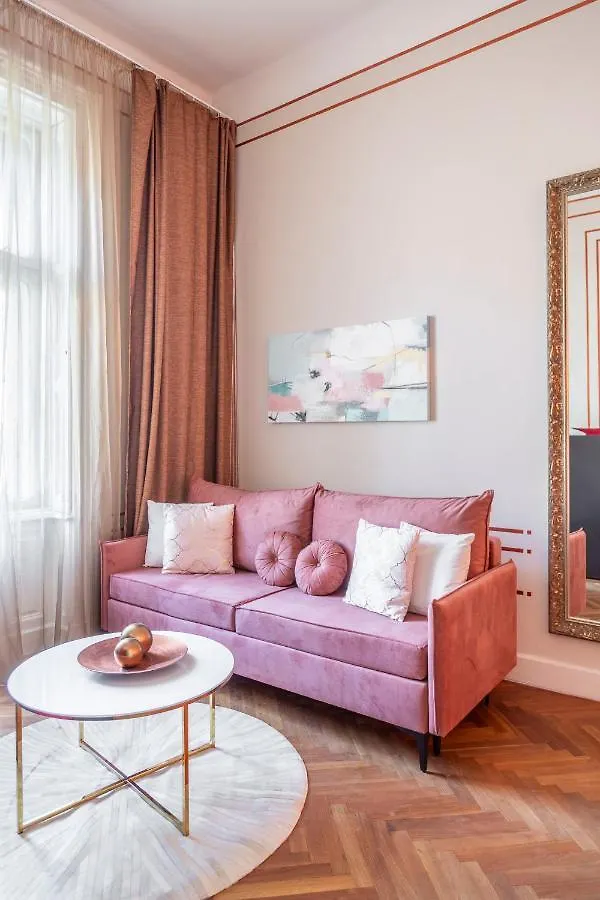 Exclusive & Stylish Central Apartment In The Heart Of Budapeste