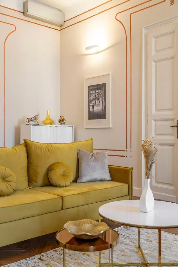 Exclusive & Stylish Central Apartment In The Heart Of Budapeste